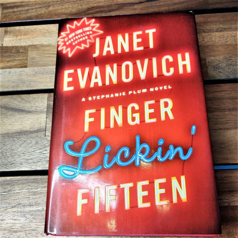 JANET EVANOVICH "FINGER LICKIN' FIFTEEN" HARDBACK BOOK